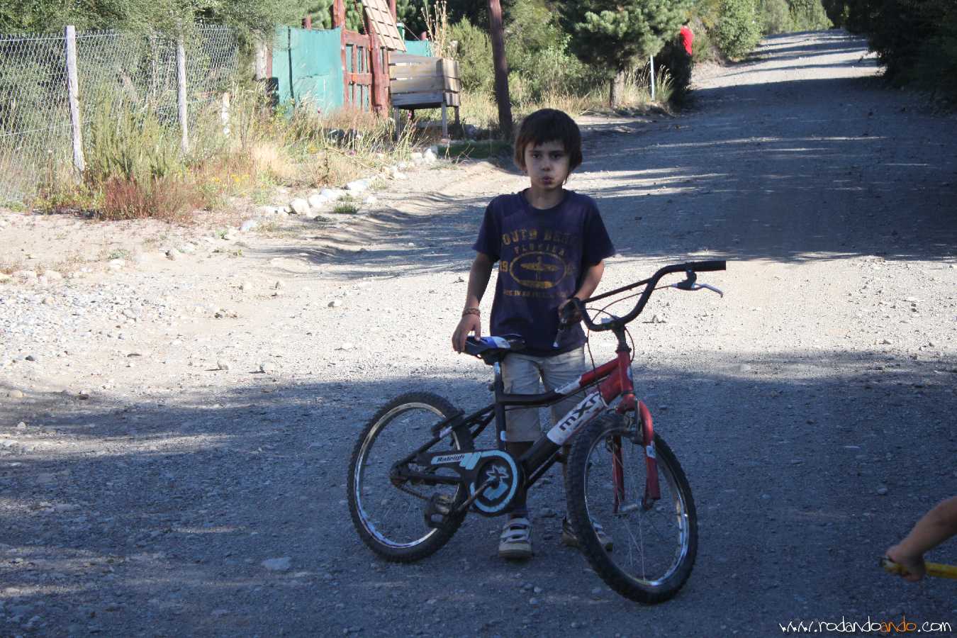 Pedro andando en Bici
